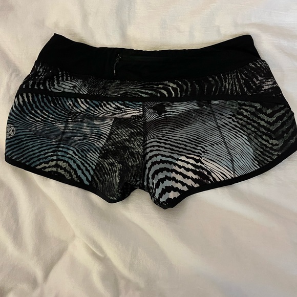 Speed up low rise shorts size 8 in excellent condition - Picture 5 of 7